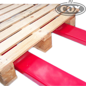 Open bottom pallets on a scissor lift pallet truck